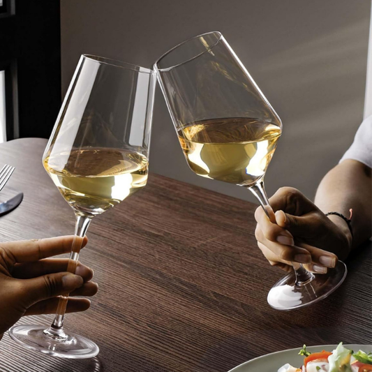 Stop Worrying About Glassware: Why a "Universal" Wine Glass is a Smart Buy
